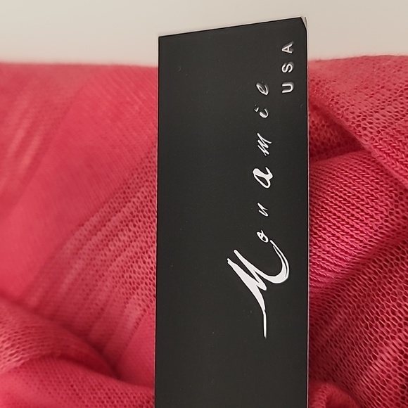 Lightweight Top With Batwing Sleeves - Picture 7 of 11